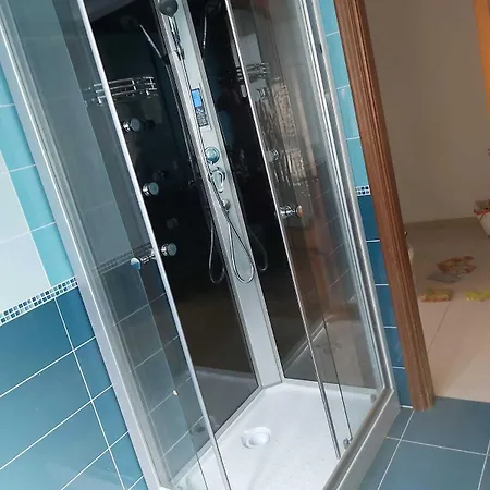 Comfortable With Hydromassage Shower 度假居